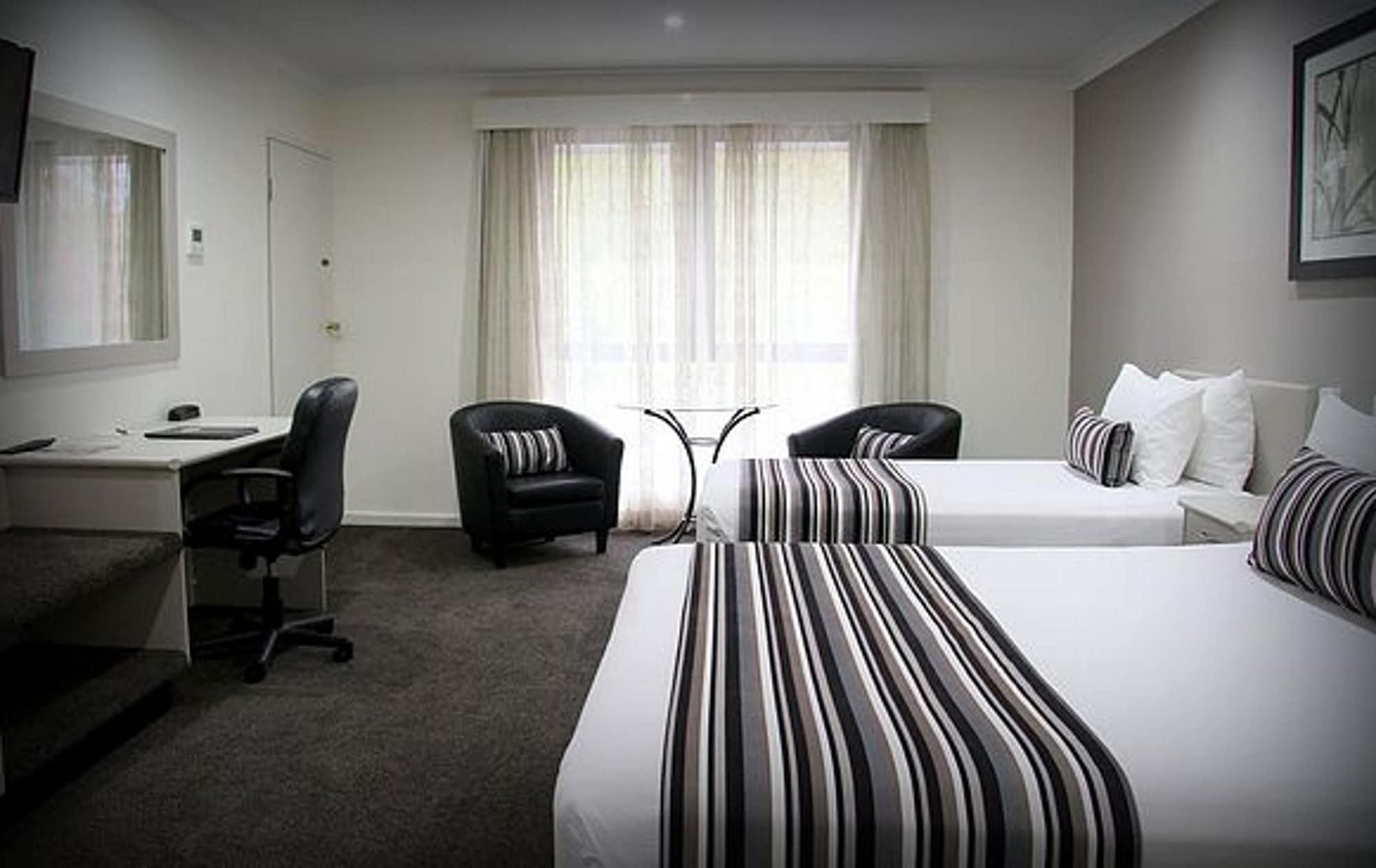 Central Caleula Motor Lodge Orange Bagian luar foto